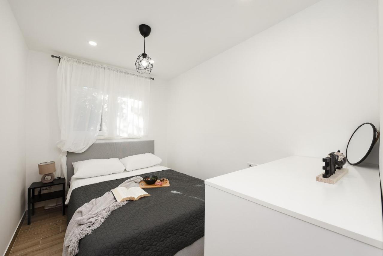 L&R Luxury Apartment- Free Parking Zadar Buitenkant foto