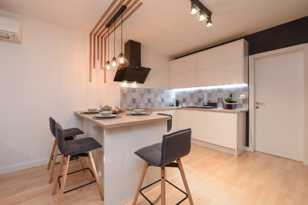 L&R Luxury Apartment- Free Parking Zadar Buitenkant foto