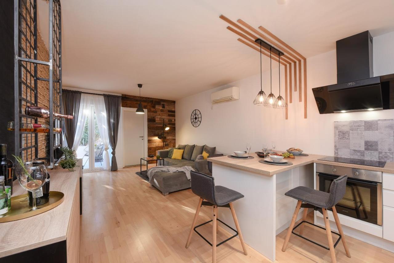 L&R Luxury Apartment- Free Parking Zadar Buitenkant foto