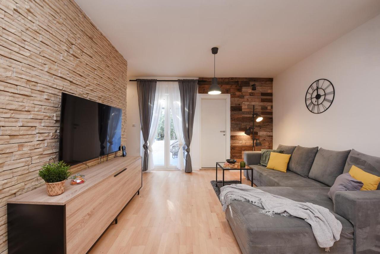 L&R Luxury Apartment- Free Parking Zadar Buitenkant foto