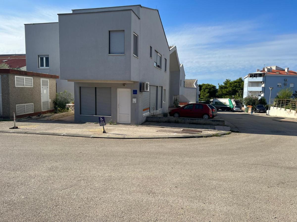 L&R Luxury Apartment- Free Parking Zadar Buitenkant foto