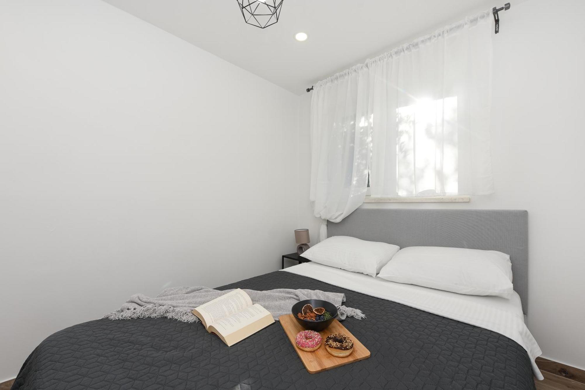 L&R Luxury Apartment- Free Parking Zadar Buitenkant foto